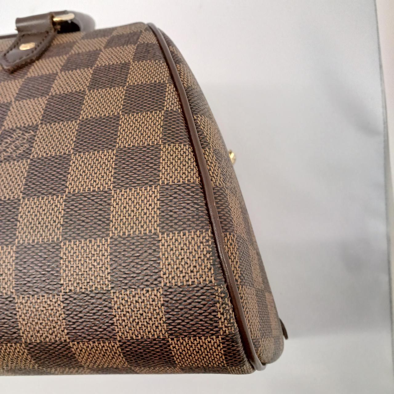 正面右角　少しスレ有り