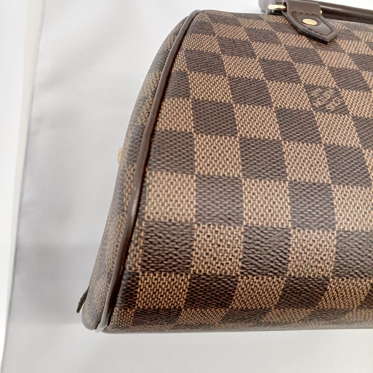 裏面　左角少しスレ有り