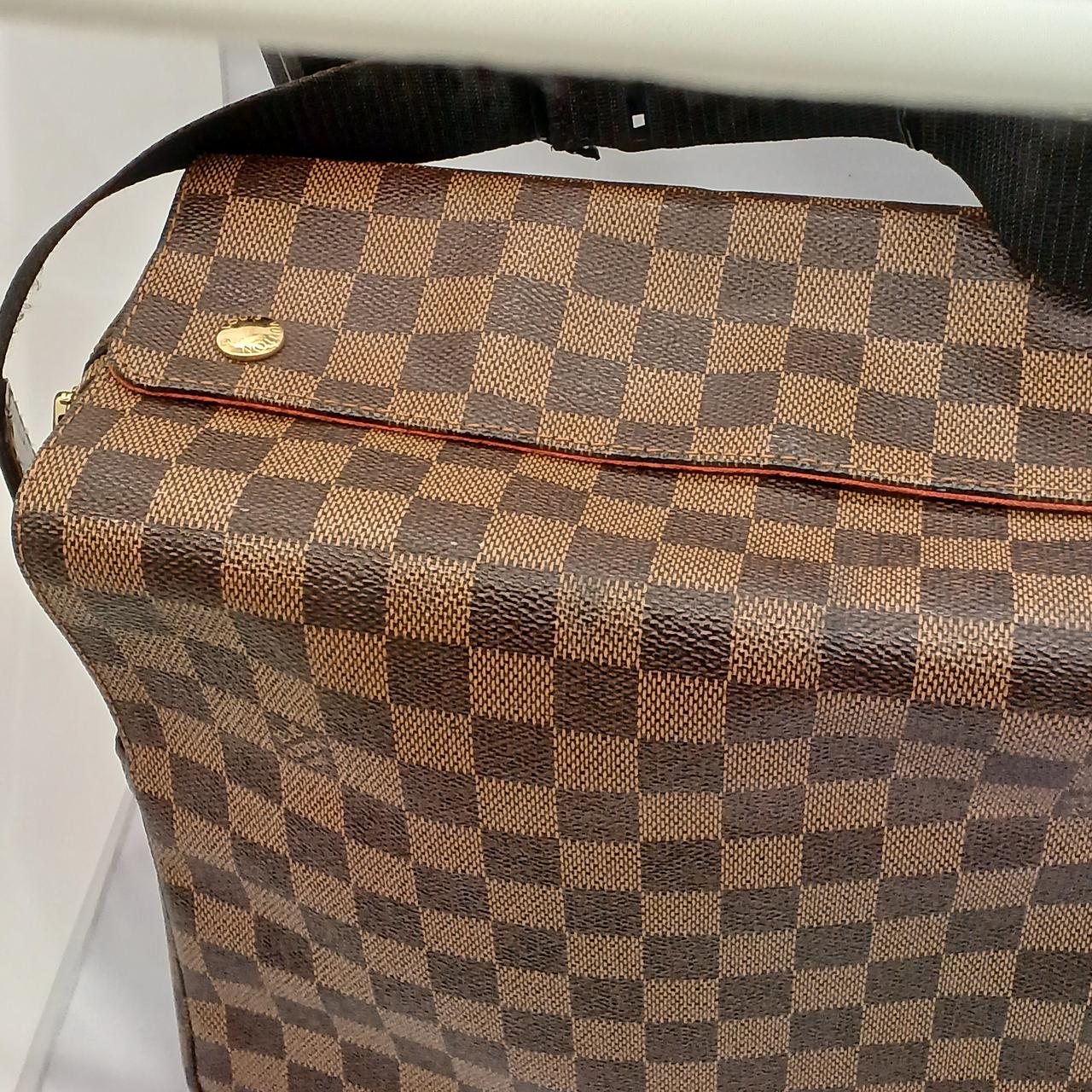 裏中央部、汚れあり