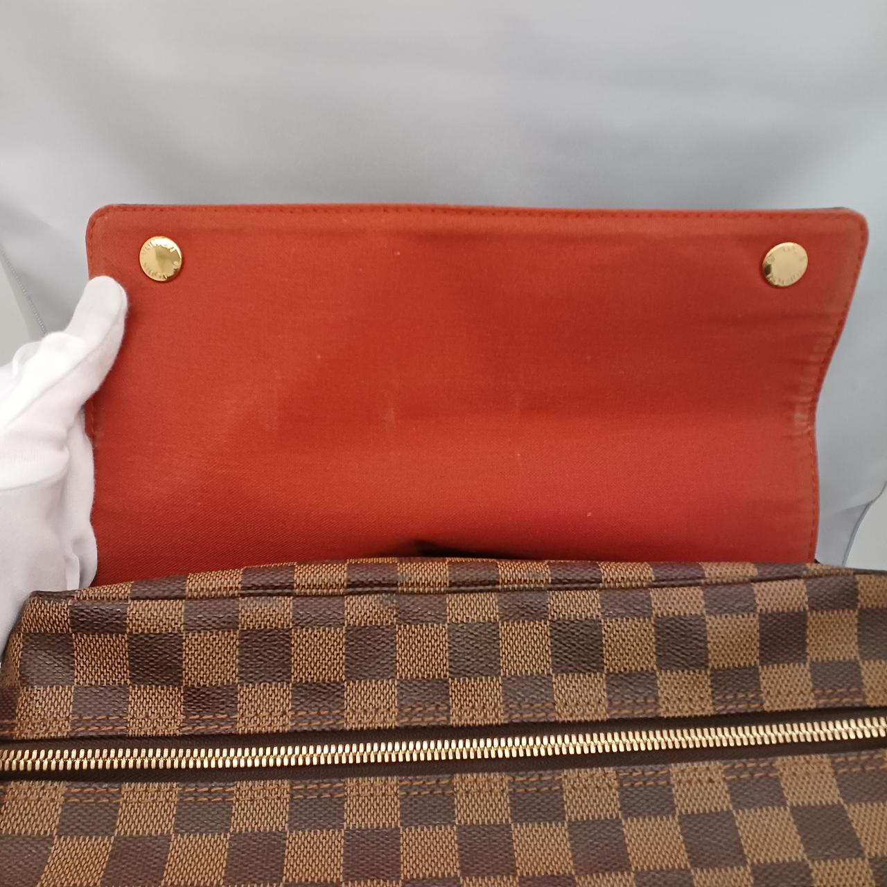 縁、白っぽく汚れあり