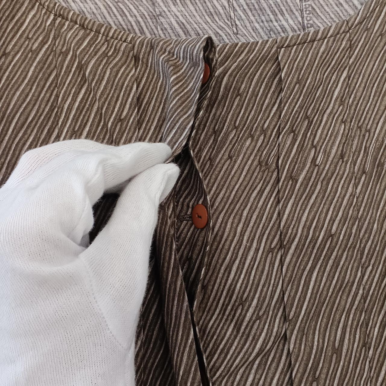 前面、ボタンで開けれるようになってます