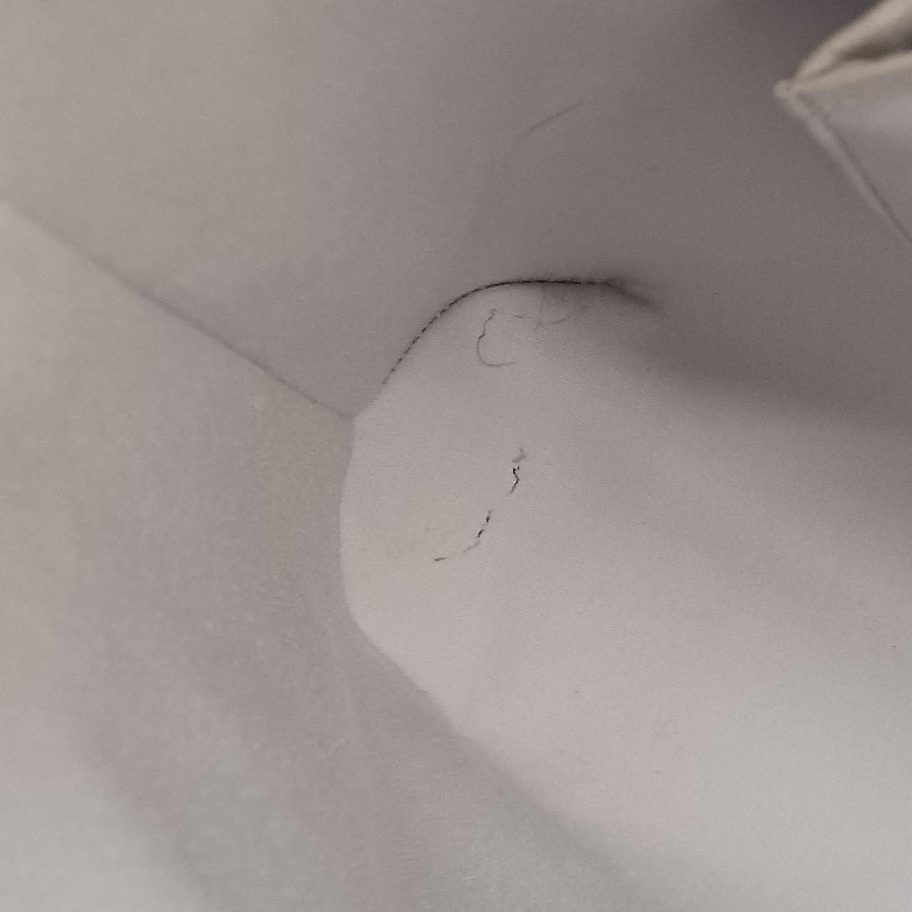 ボールペンのような汚れあり