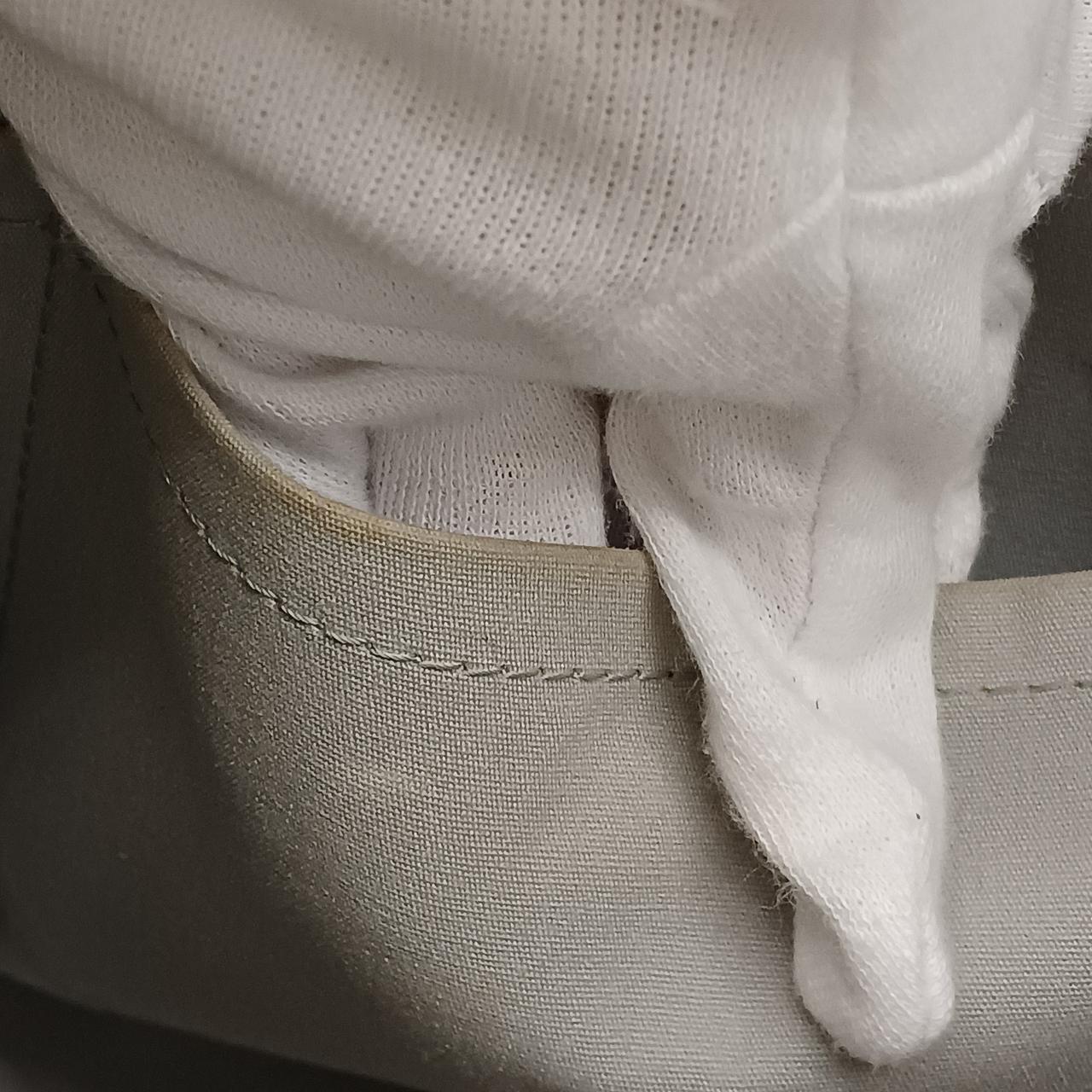 ポケットの端黄ばみあり