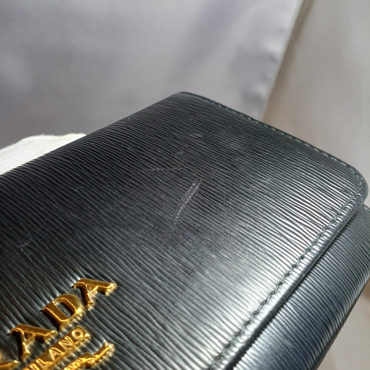 表面に目立たない傷有り