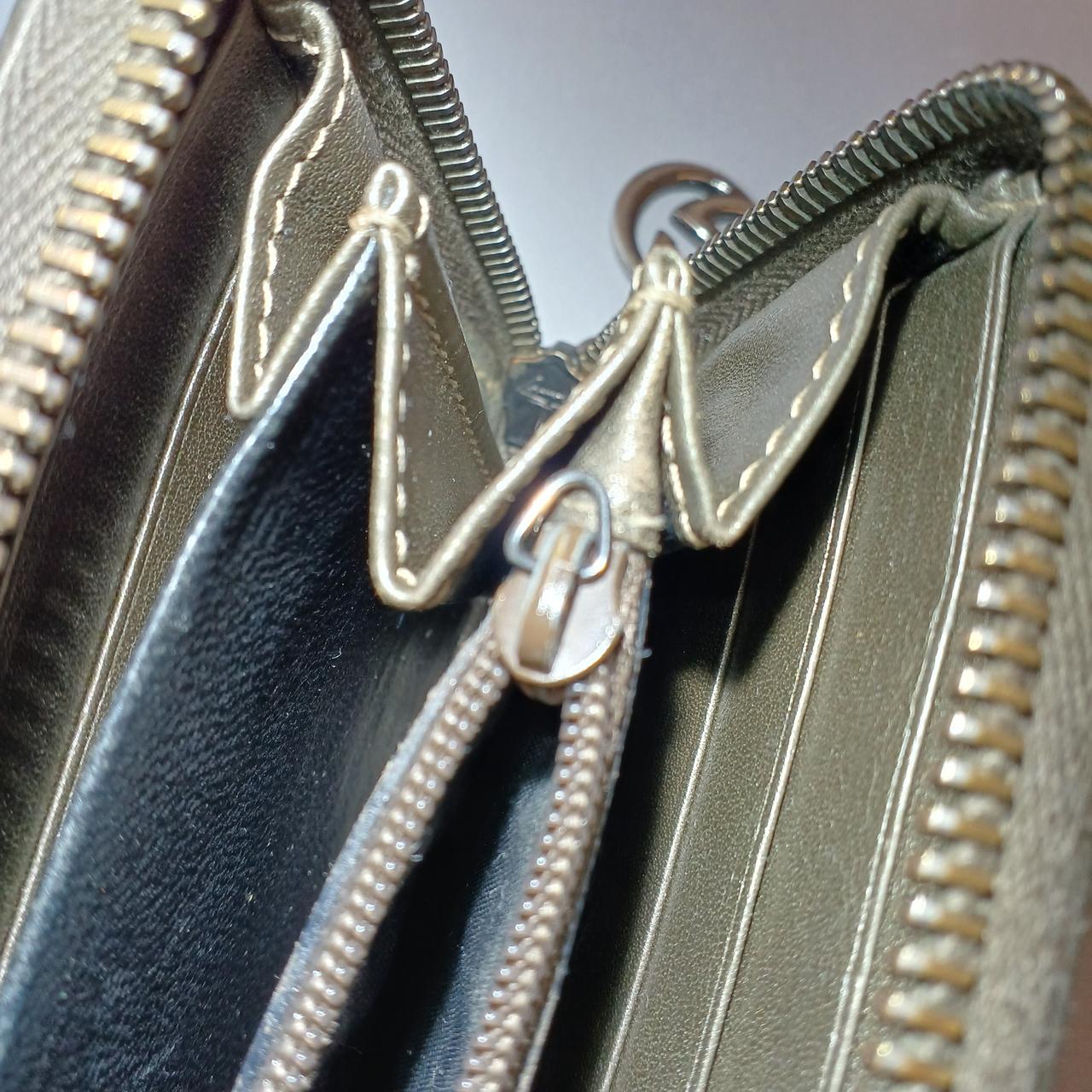 ファスナー欠けてます