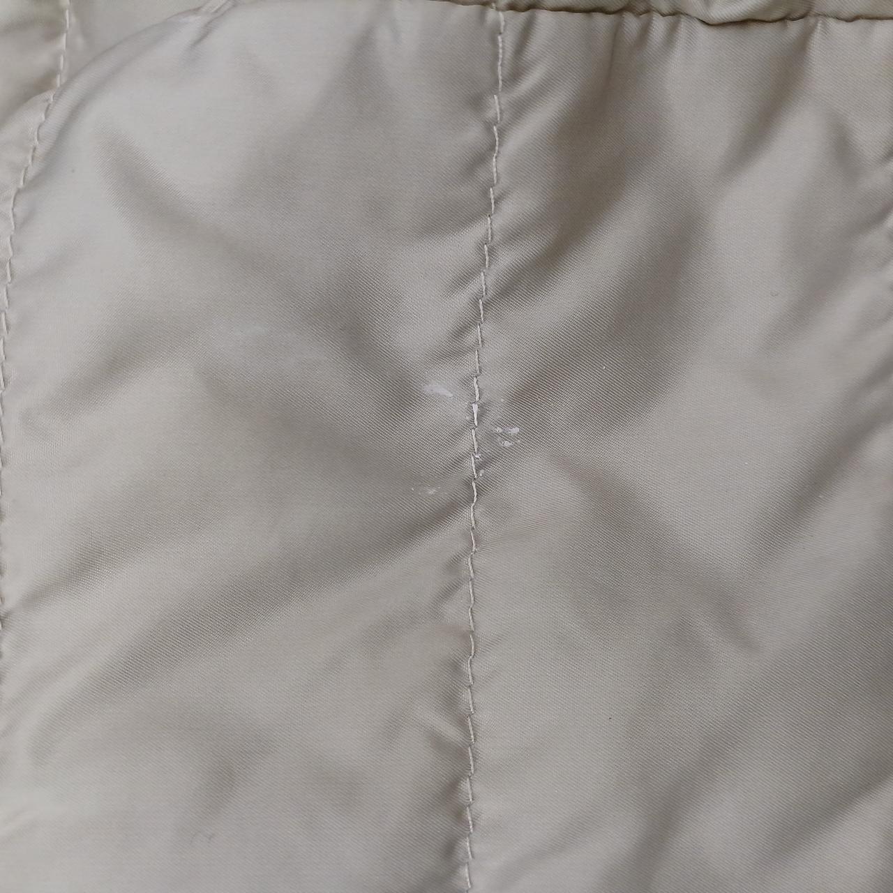 左袖に汚れあり