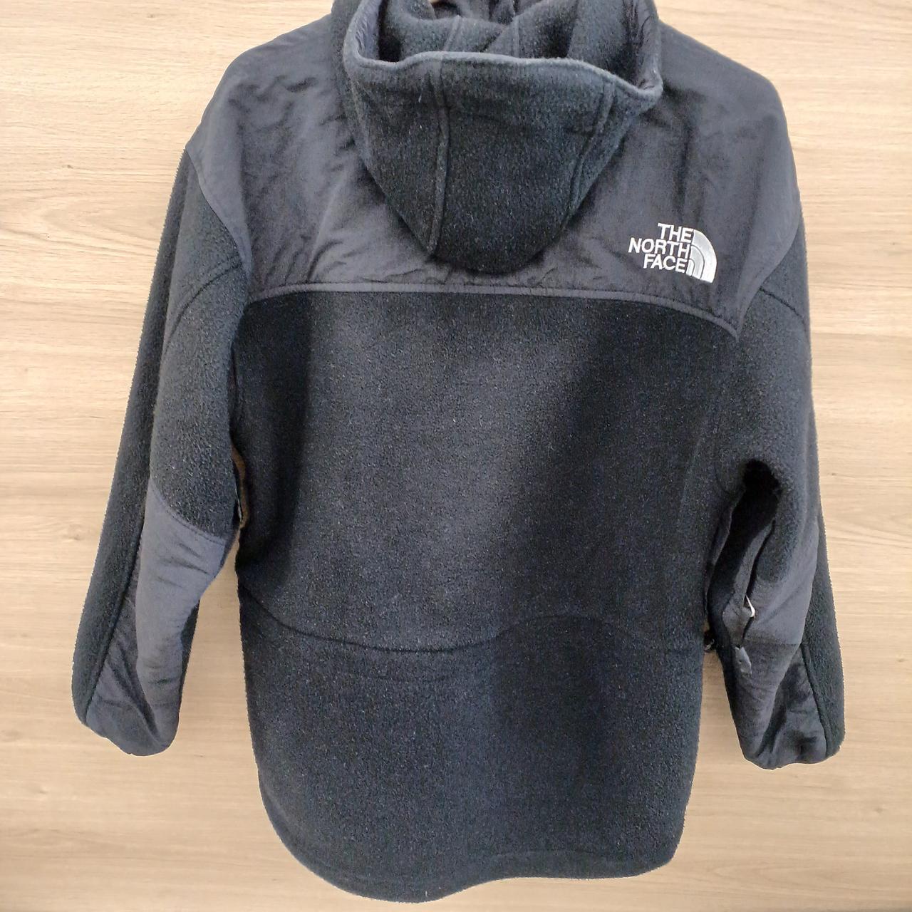 後ろ丈すこし長めのデザインです