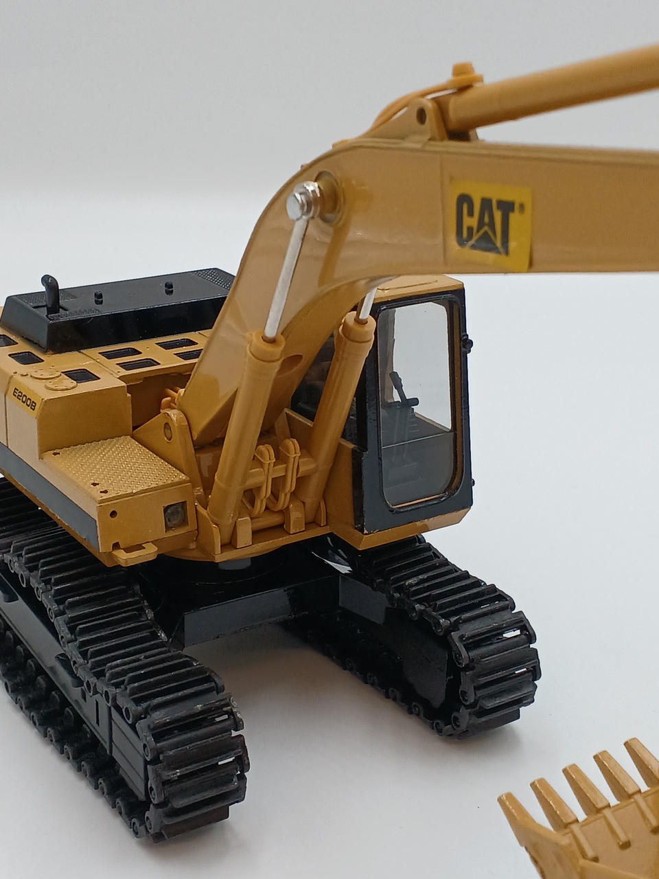 CAT 新キャタピラー三菱 非売品 土日限定 新キャタピラー三菱株式会社|油圧ショベル|【ハードオフ公式通販】オフ