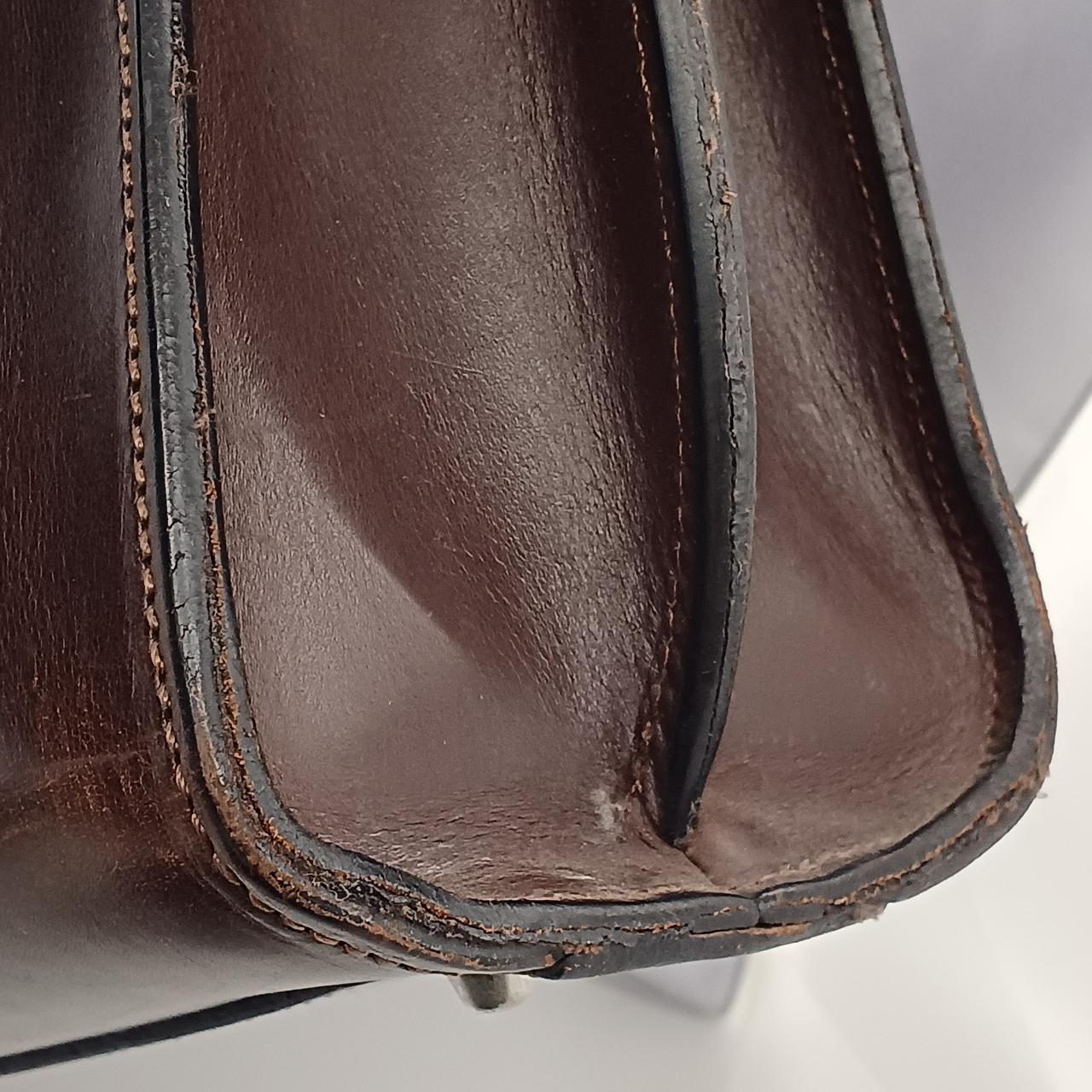 全体的にキズ有り、側面ひび割れ有り