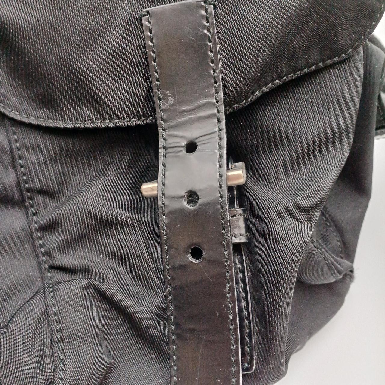 正面右ポケット革部分キズ有り