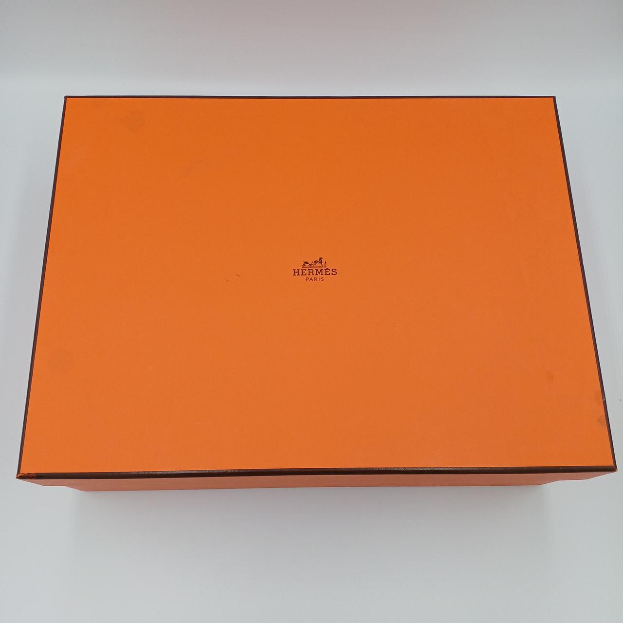 箱に少し汚れ有り