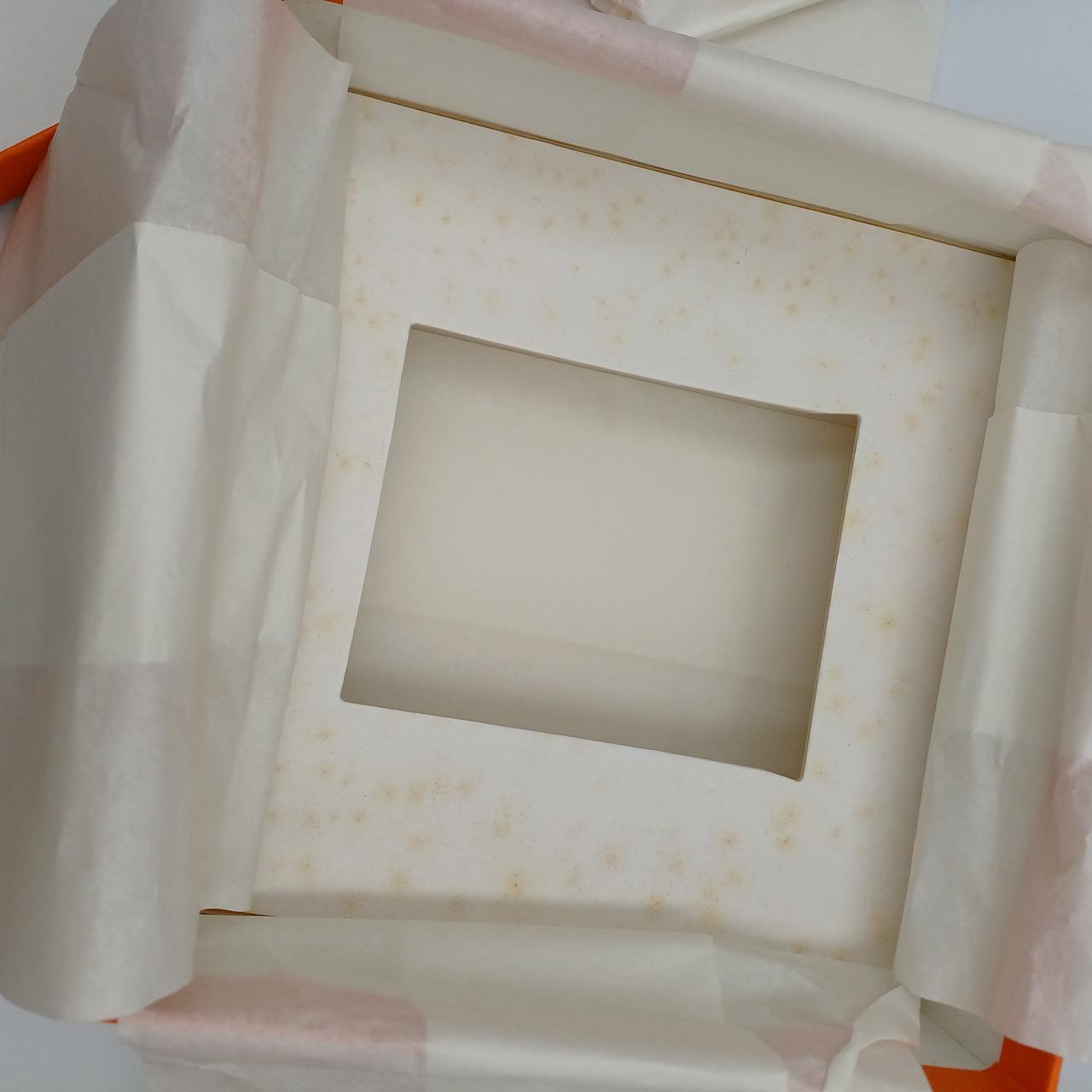 箱の中敷きシミ有り