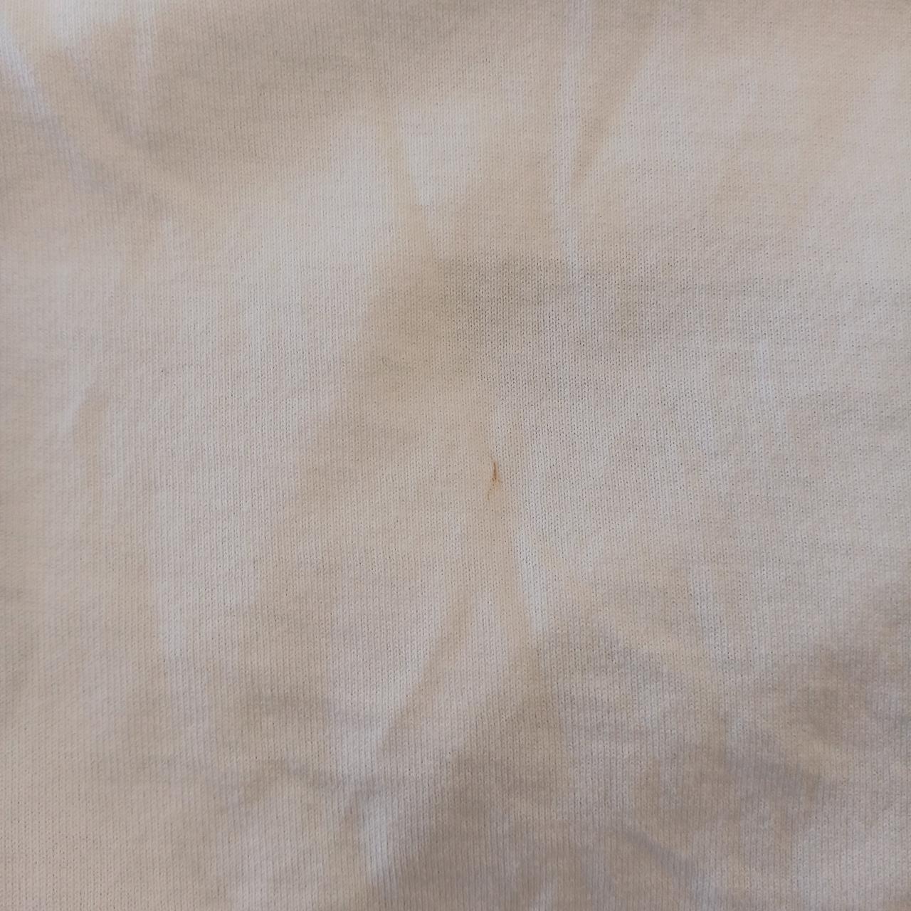 後ろ中央左側に約1cmの汚れ有り