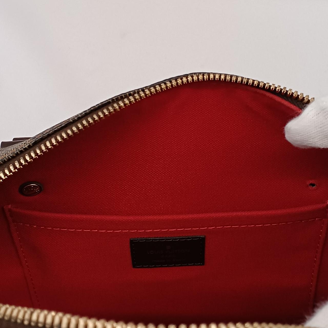 右ホックとれてます(付属品写真17枚目)