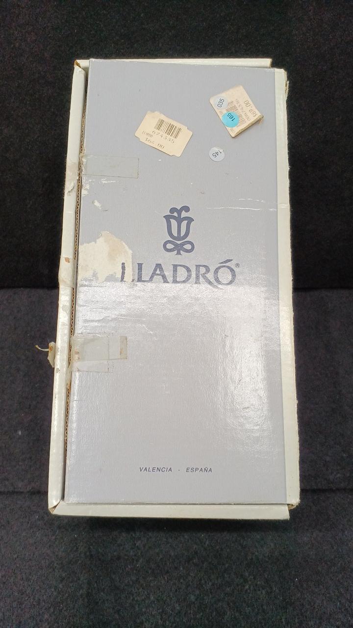 箱ダメージ多数有り