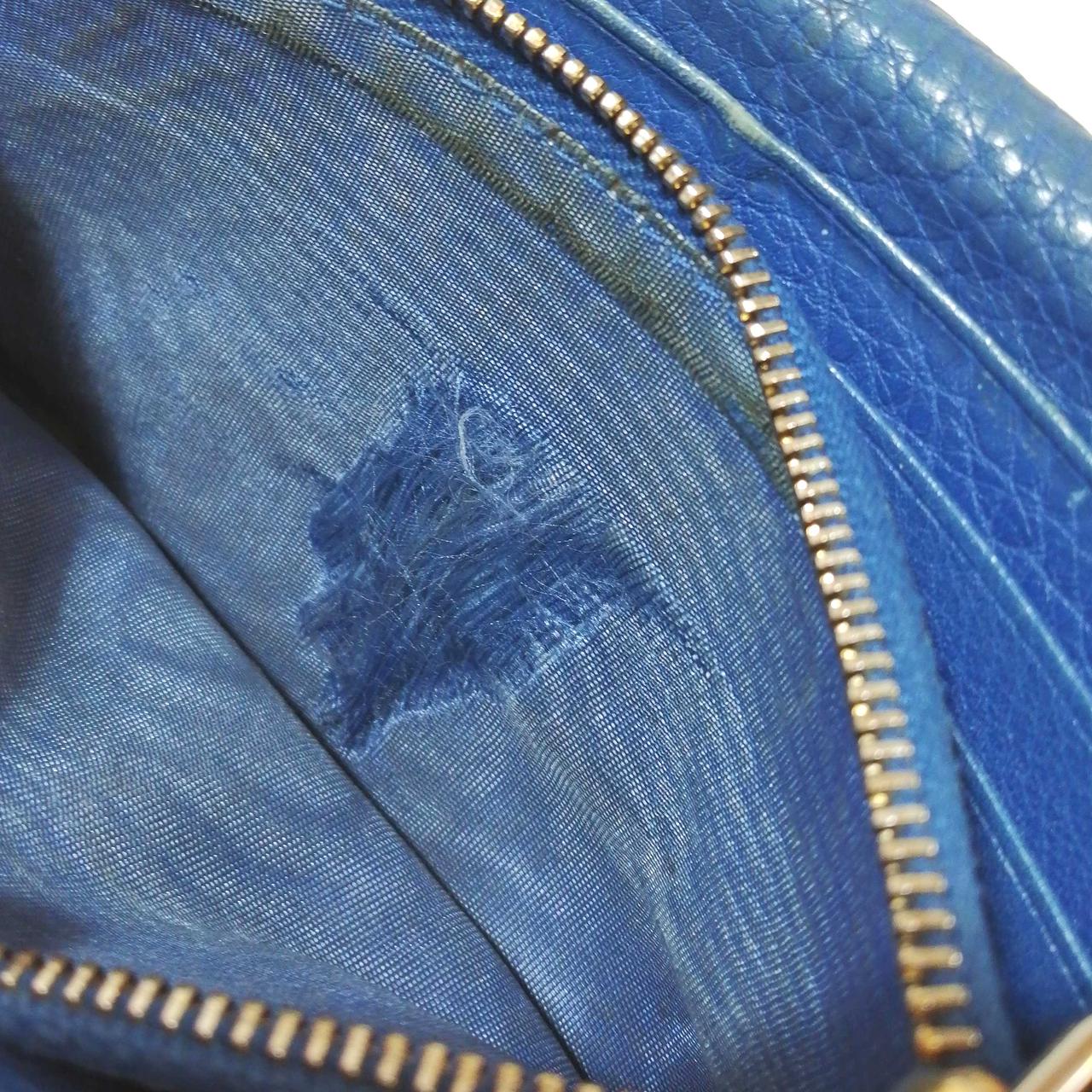 小銭入れ部分破れあります。