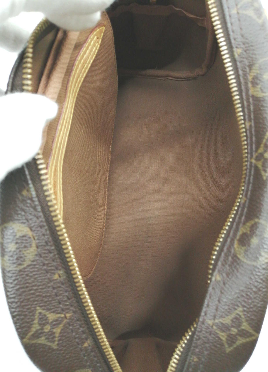 底面にわずかに擦れたあとなどあり