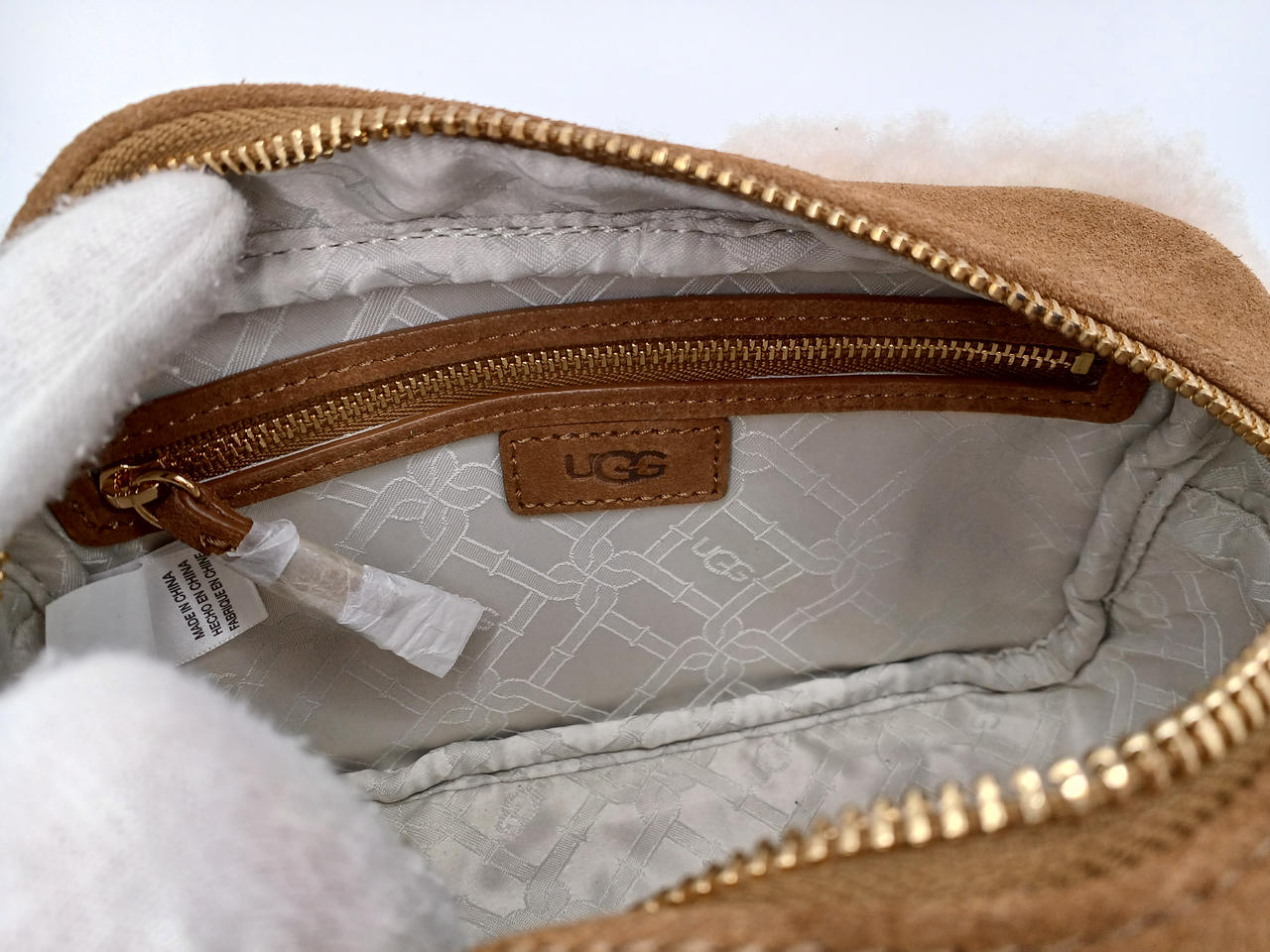 【美品】 アグ UGG ショルダーバッグ ポーチ ゴールド金具 スエード ボア 美品】 アグ UGG ショルダーバッグ ポーチ ゴールド金具