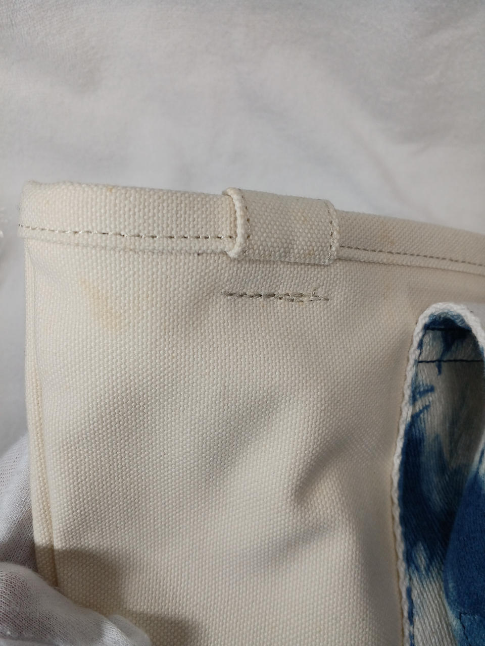 シミ、汚れあり