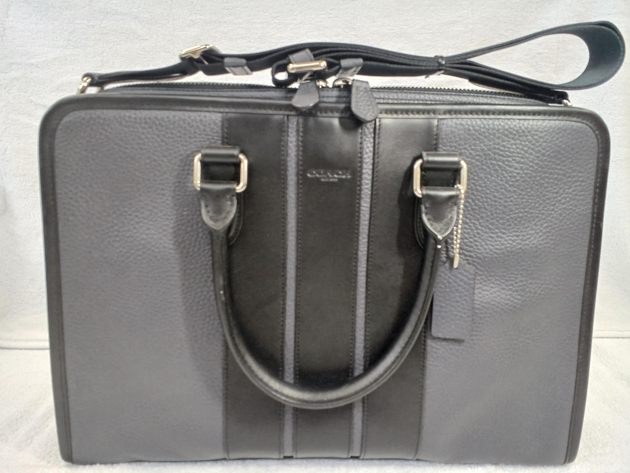 ショルダーストラップ付き