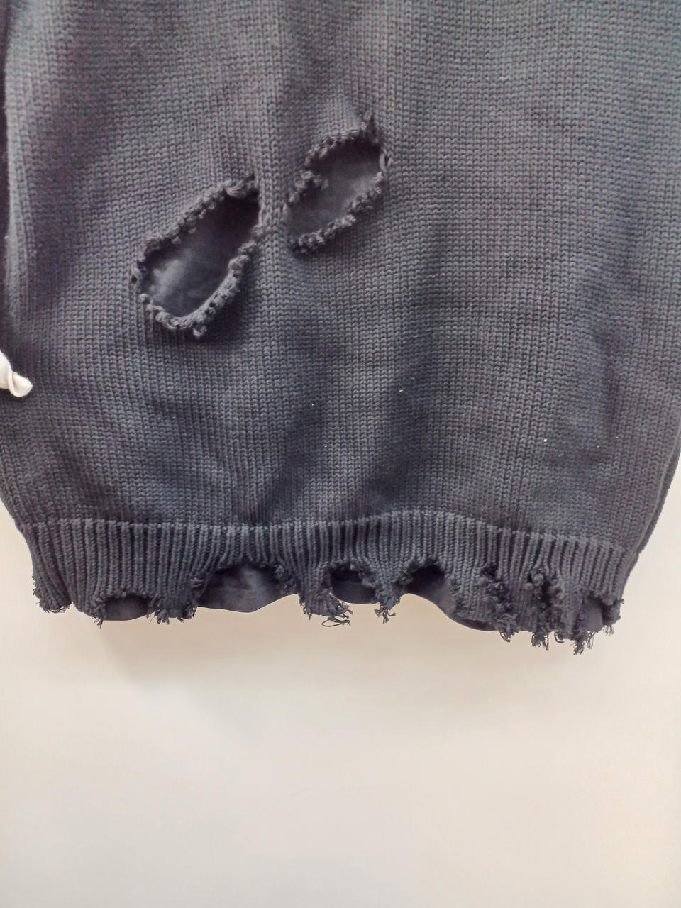 背面　デザイン穴空①