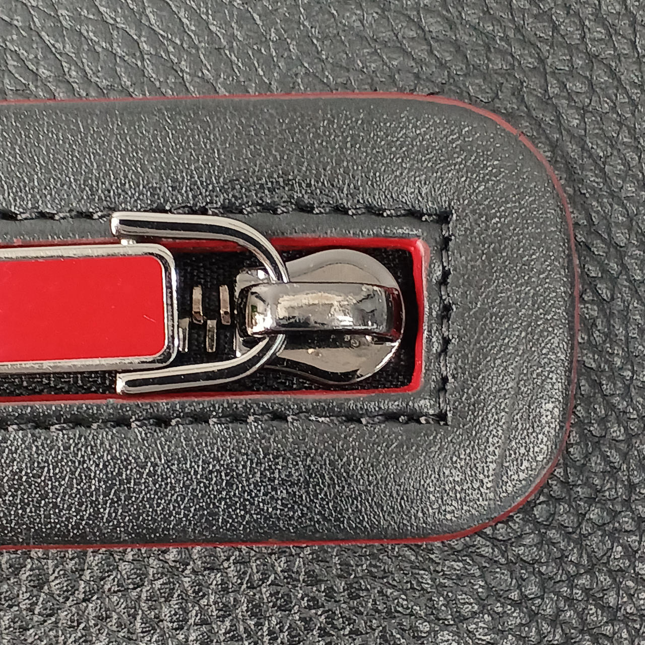 ファスナー剥げあり