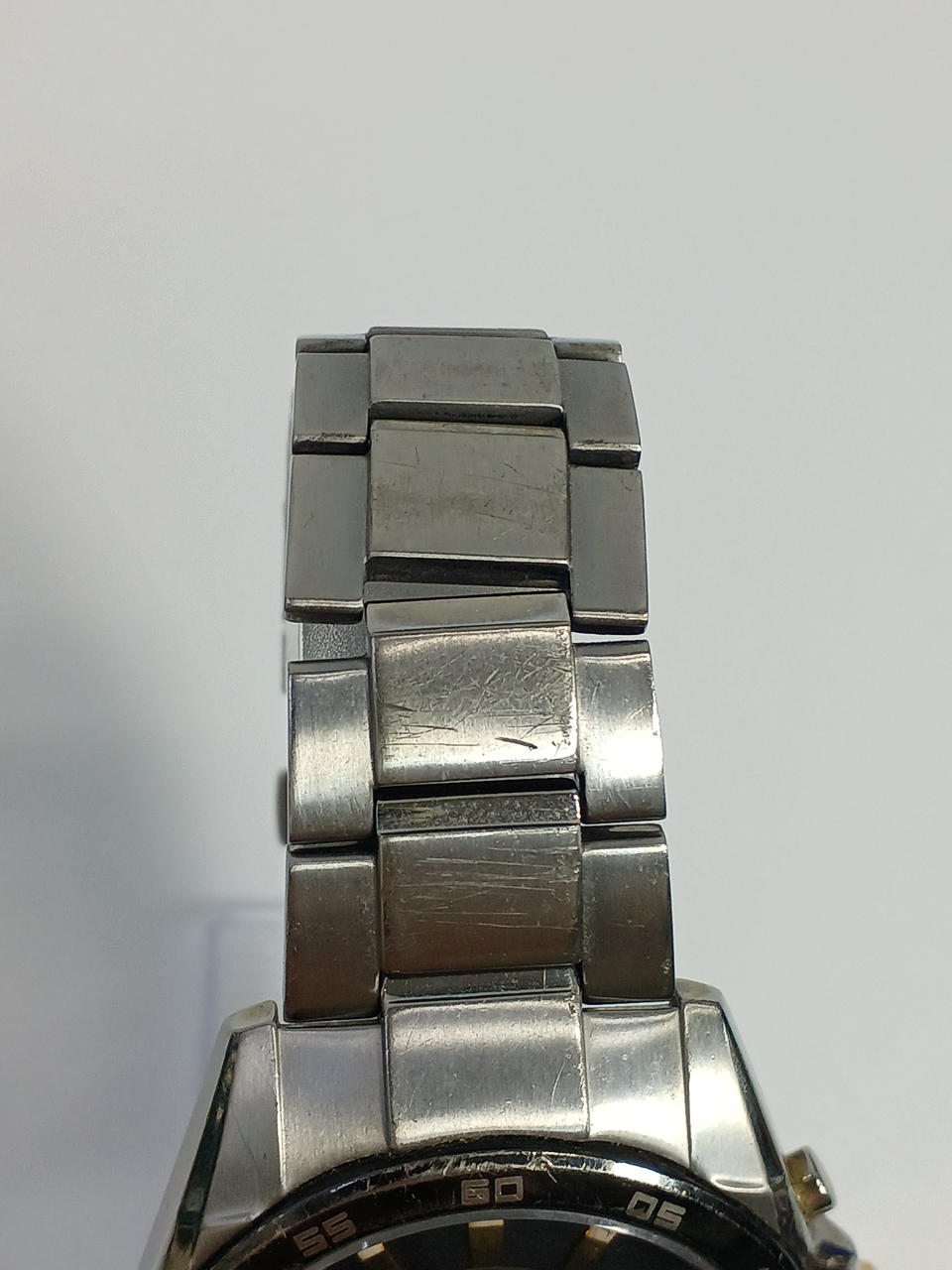 ベルト部分キズ多め