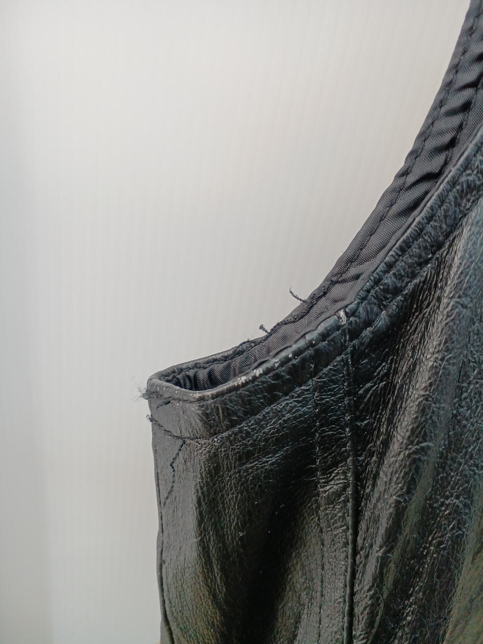 生地のほつれがあります