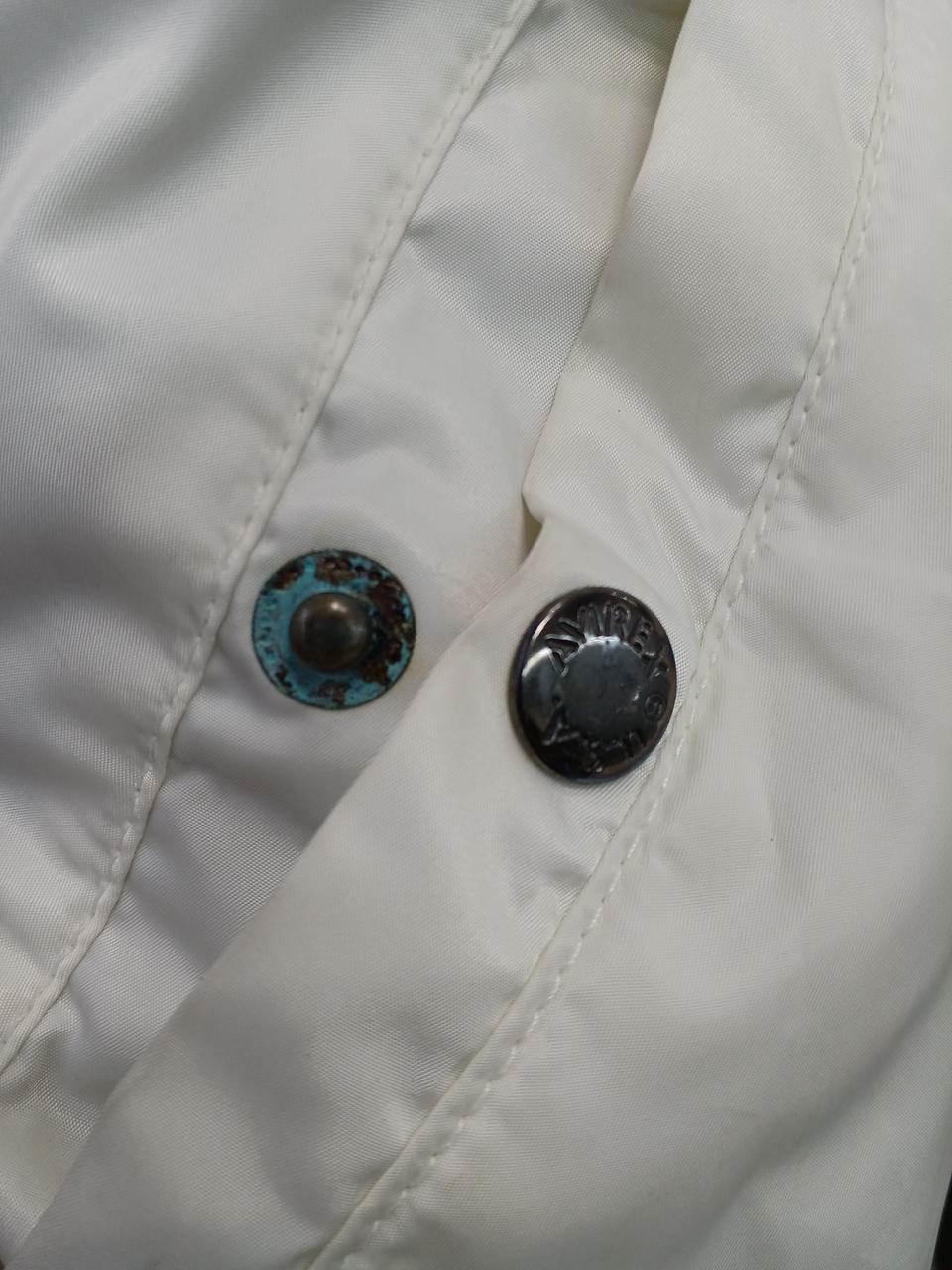 茶色い汚れあり