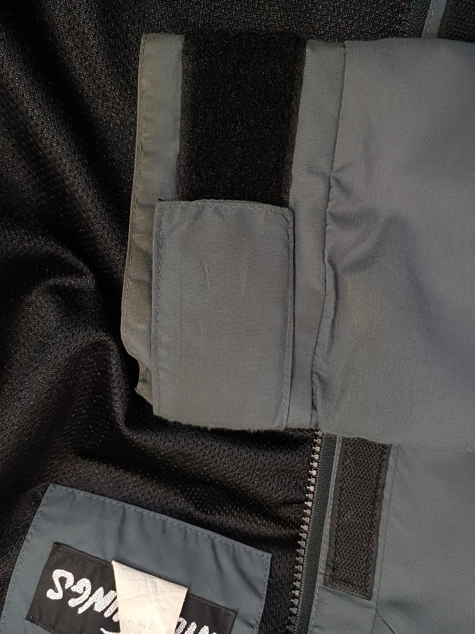 袖口茶色いシミあり