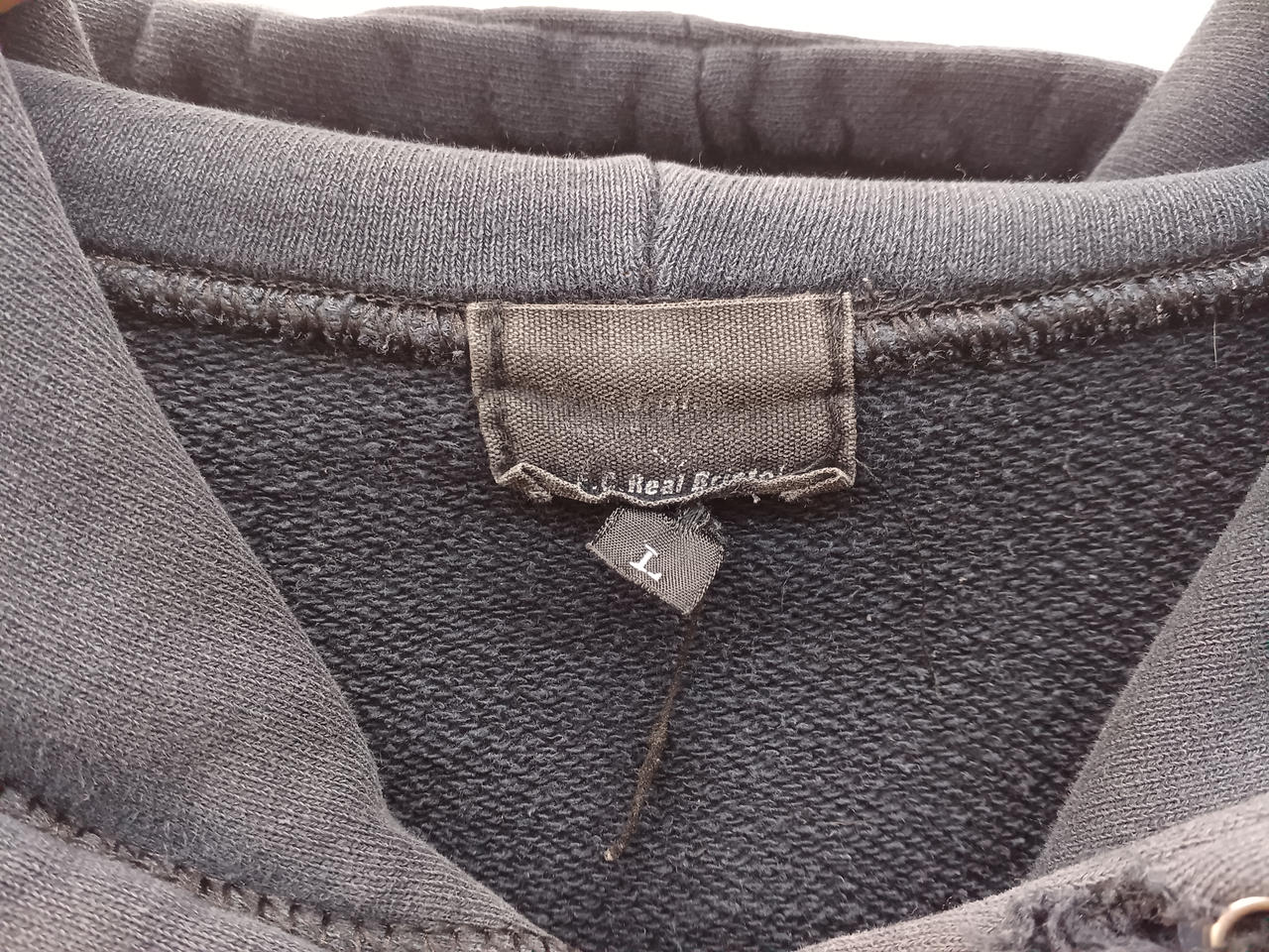 サイズタグとれかけ