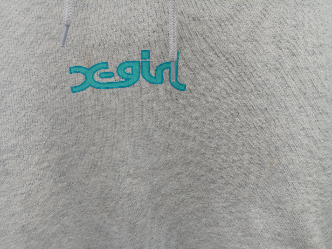 前面ロゴ付近シミあり