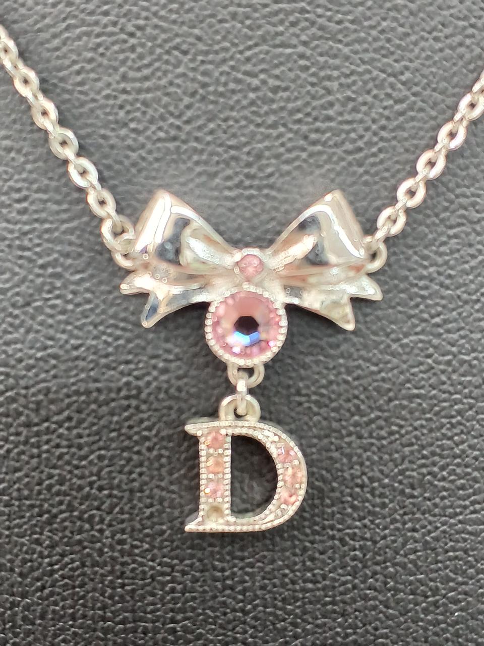 Dのストーンの一番下が一つ取れています