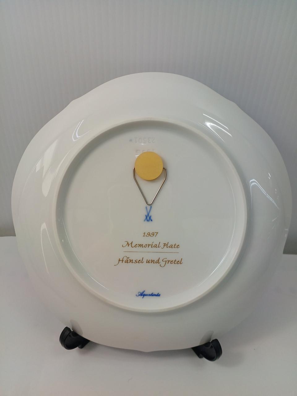 フックが接着されています。