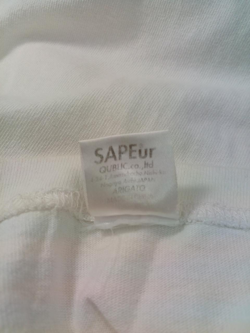 内側タグ、二枚目カットされています