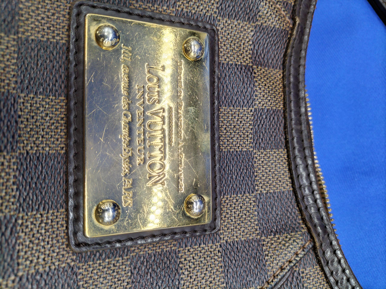 ロゴ部分傷あり