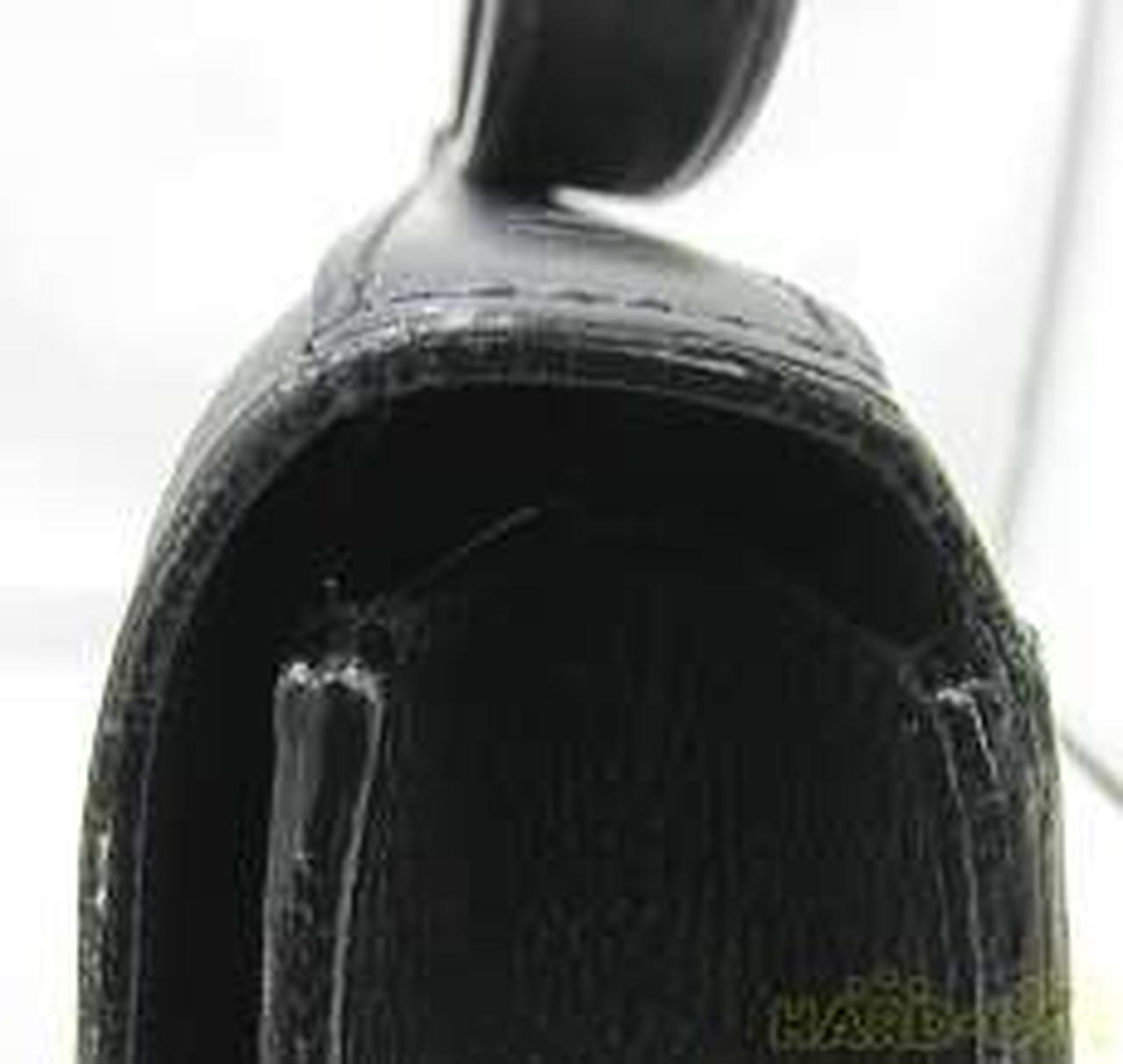 周り全体的に亀裂あり