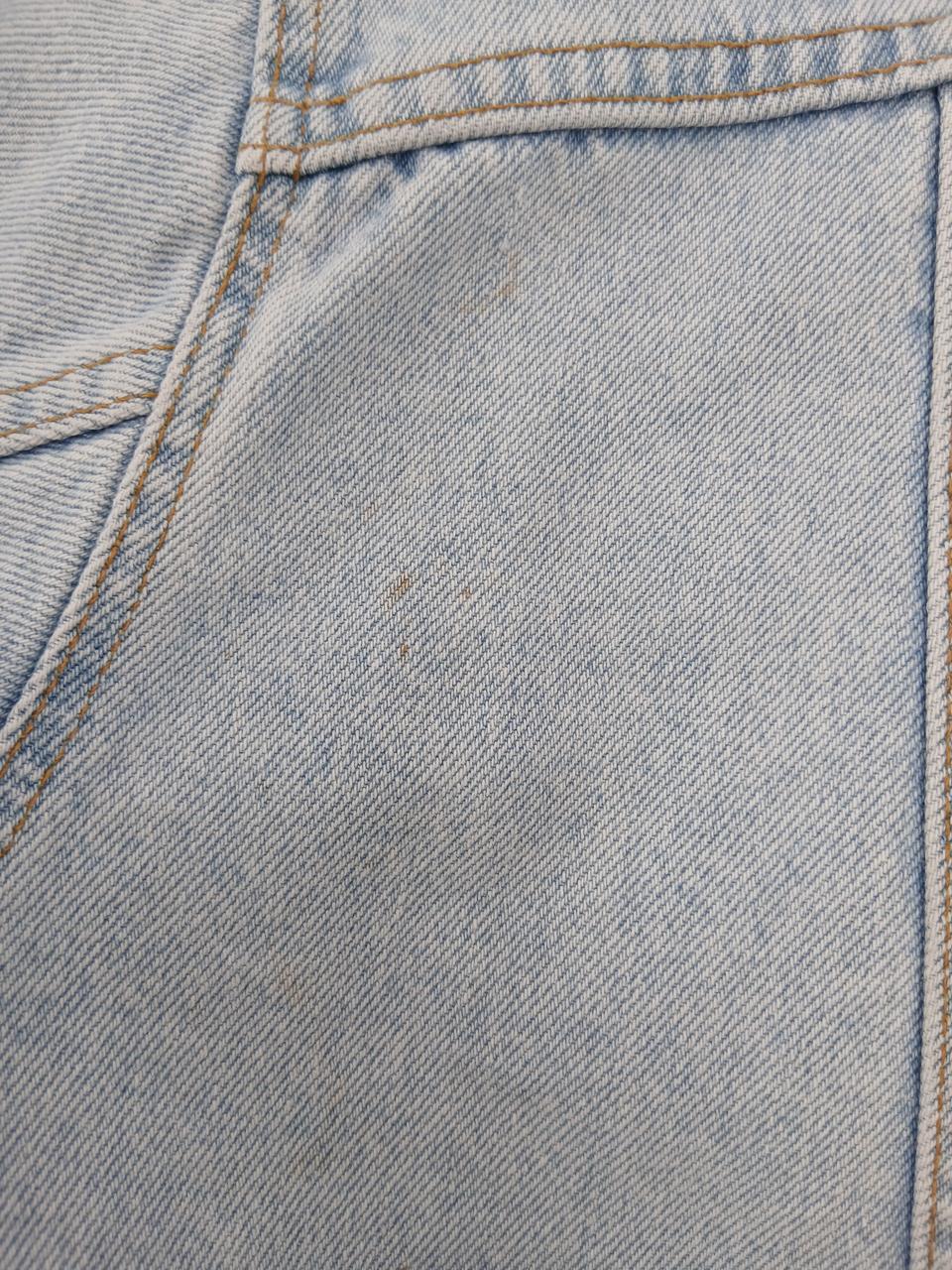 バック左肩口。シミがあります。