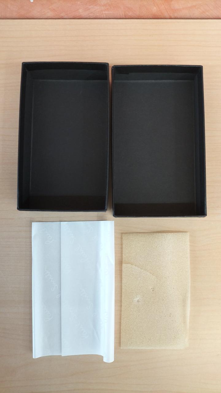 スポンジの緩衝材変色あり