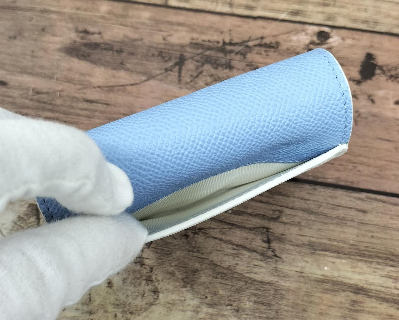 外側のポケットです