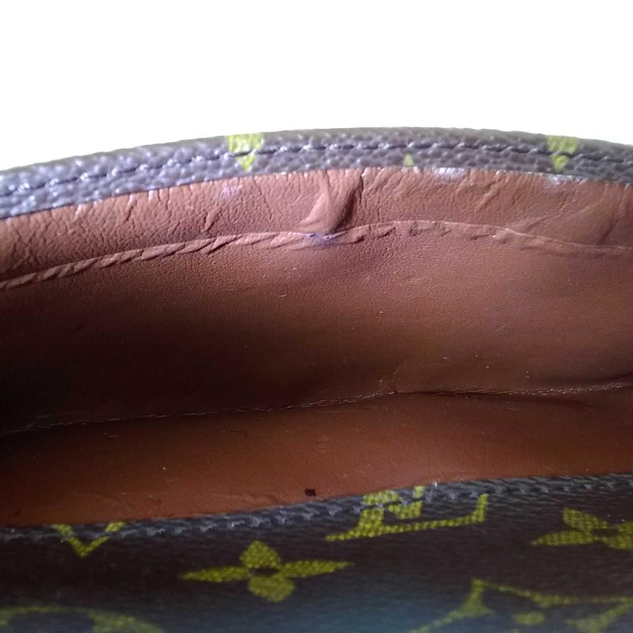 外ポケット劣化によりシワあり。