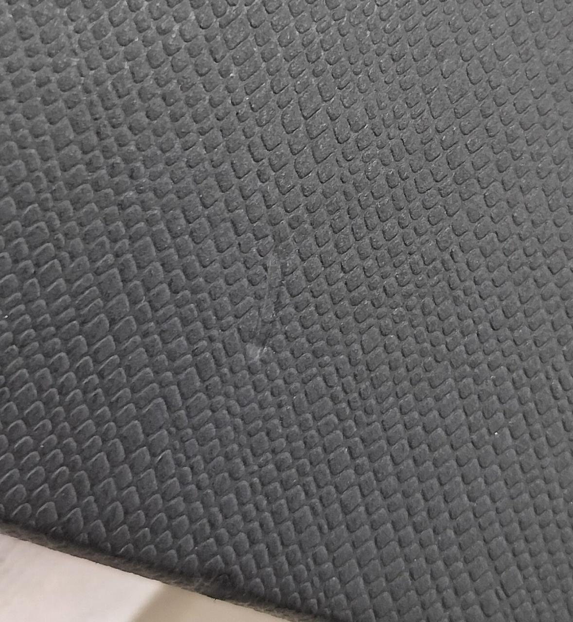 箱 一部凹みあります