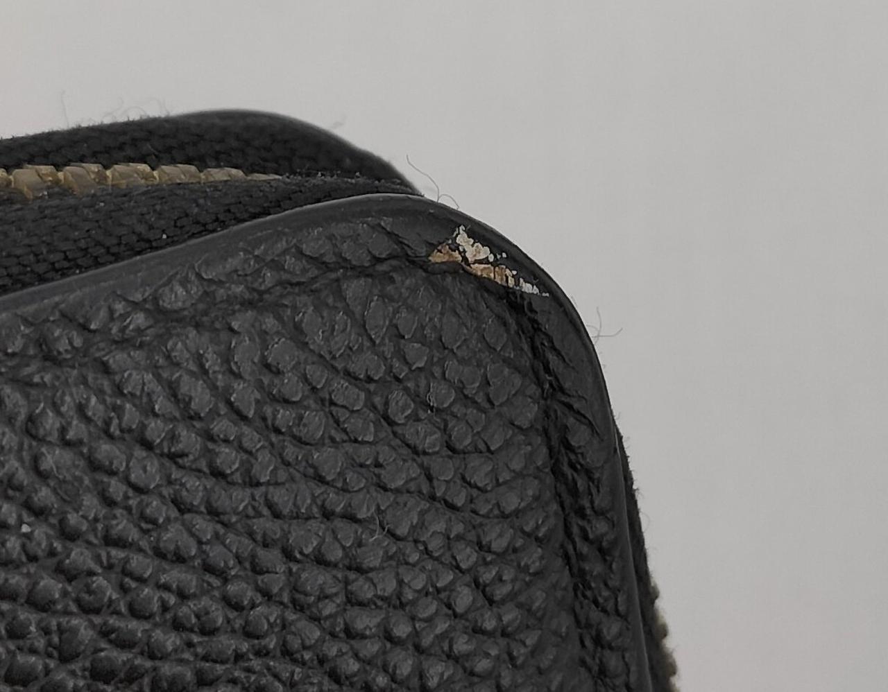 隅に擦れ傷あり（2/3）