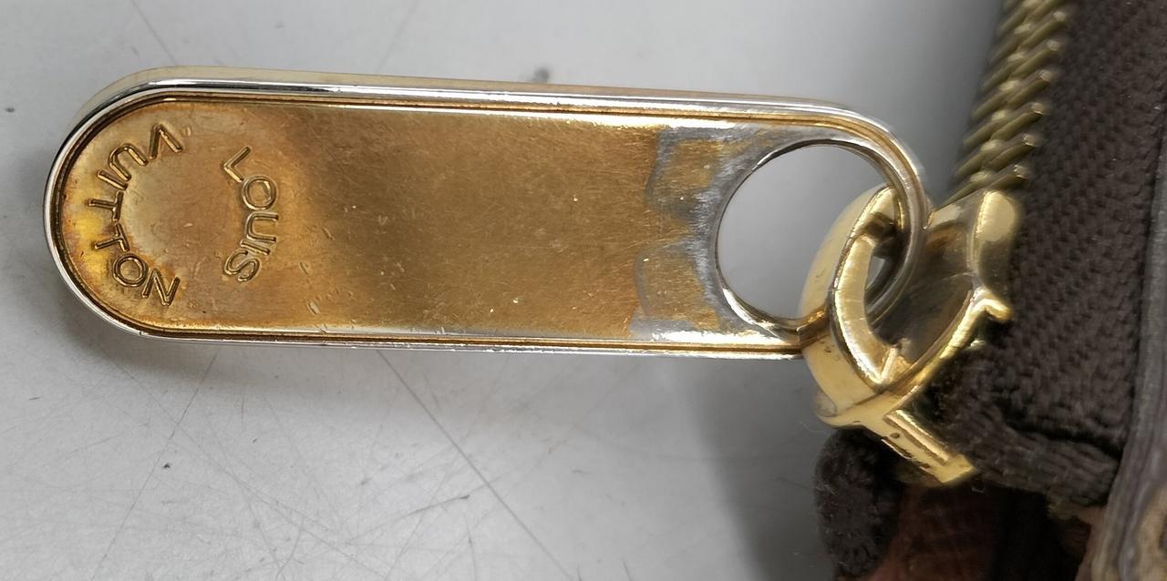 ファスナー金具剥げ変色あり