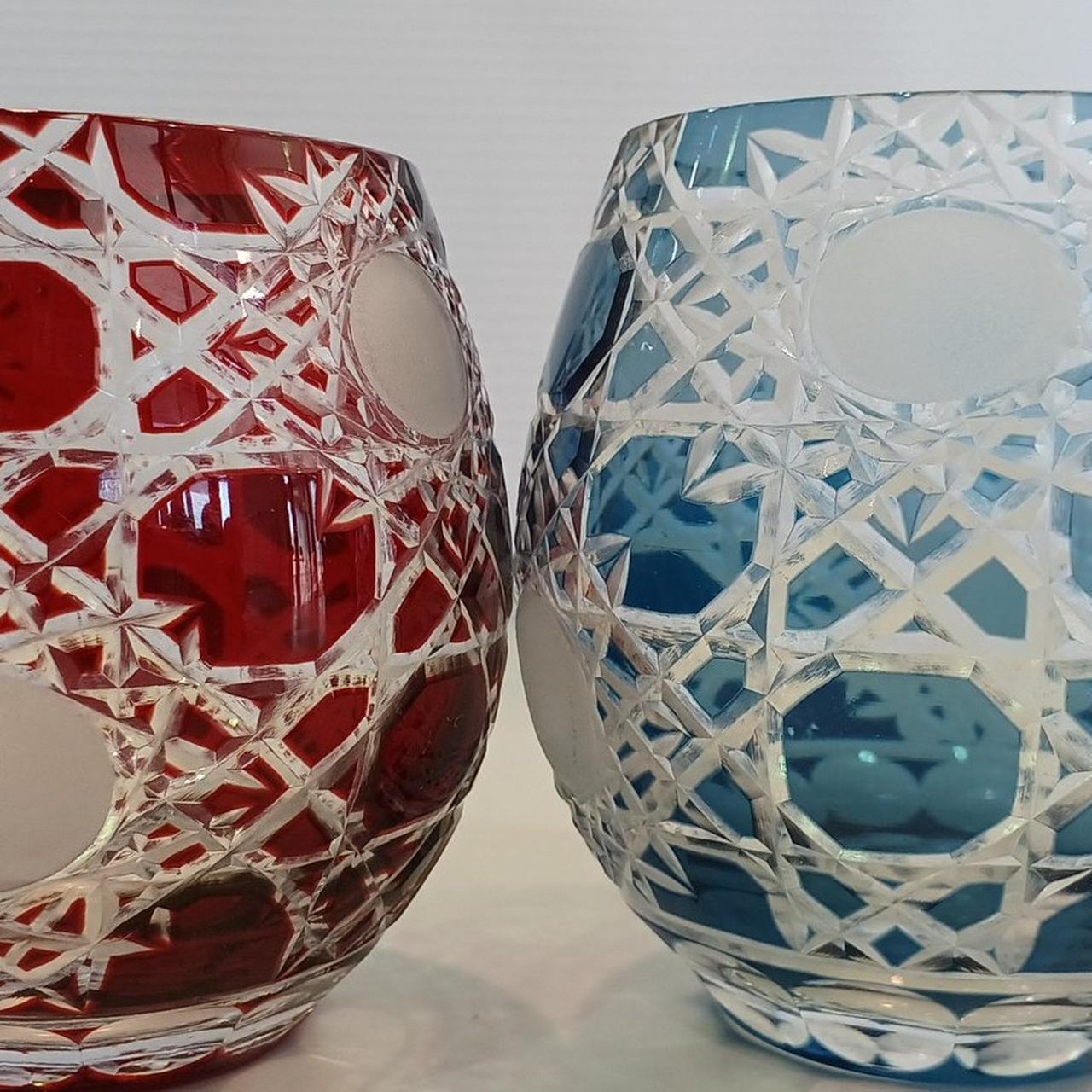 赤の方が小さめです