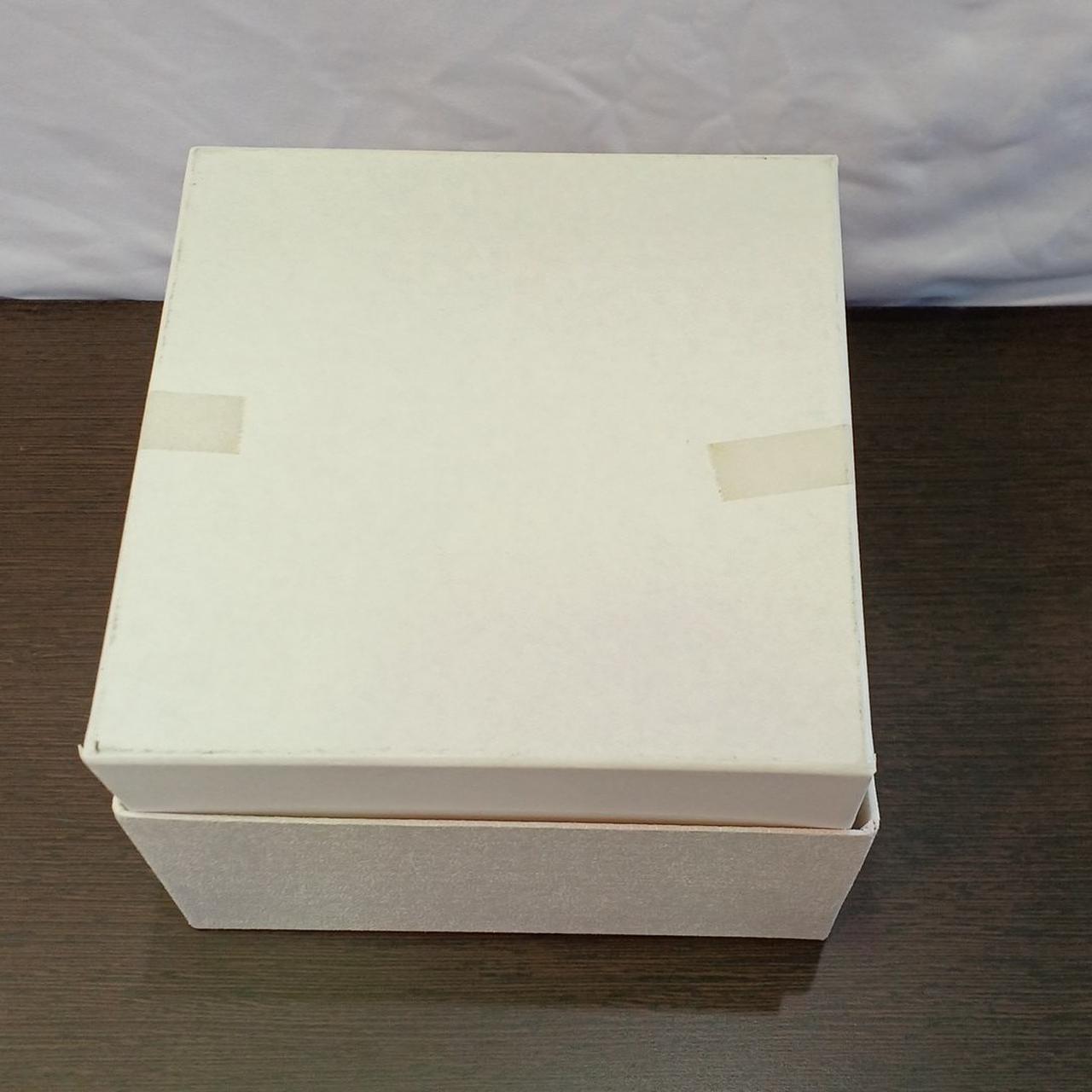 底にシールあとヨゴレあり