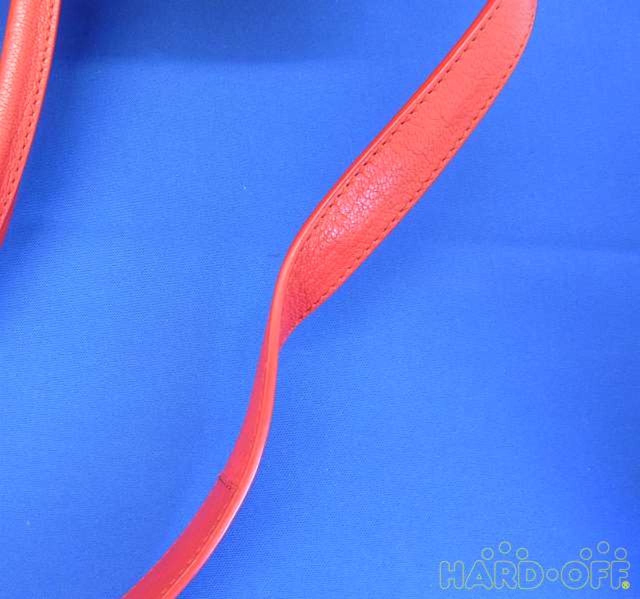 ショルダーベルトにクセがついてます。