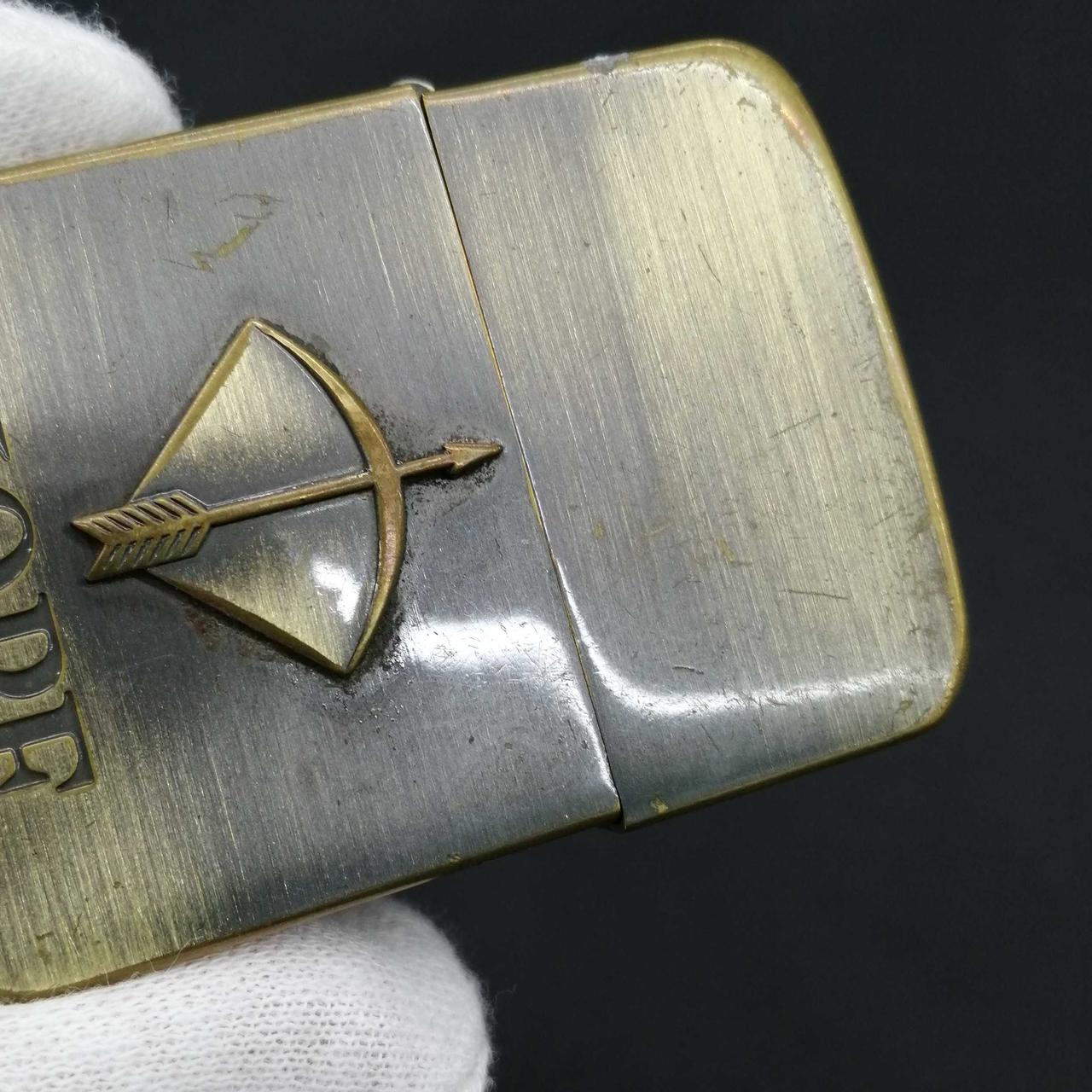 金具の影響で閉じ口がズレてます