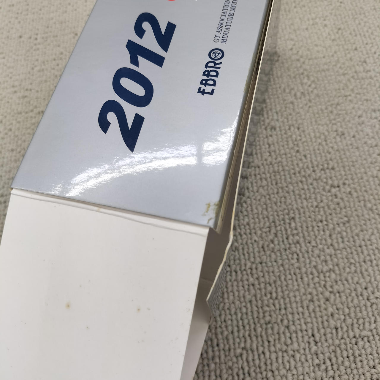 紙ケースに破損、汚れあり。