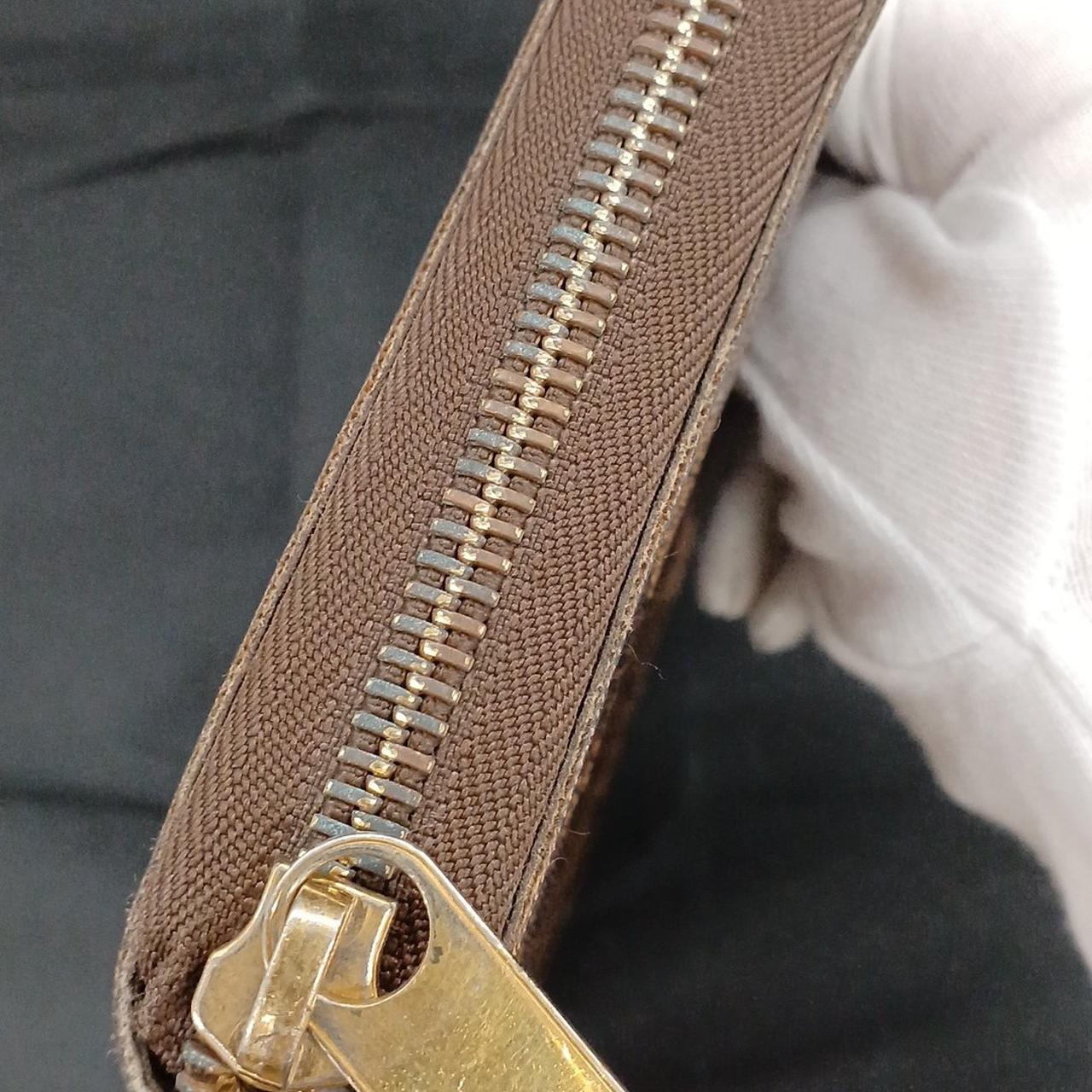 ファスナーやや劣化しています。